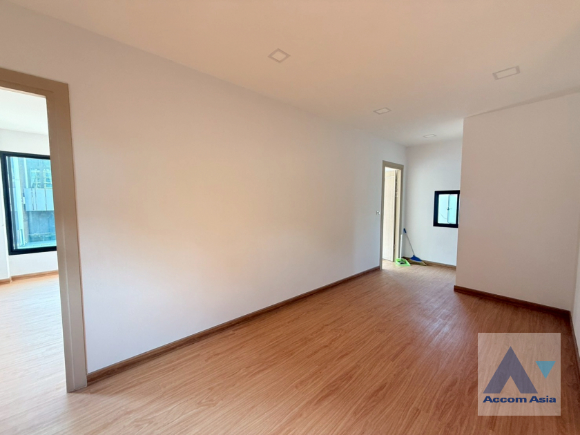 9  3 br House for rent and sale in Sukhumvit ,Bangkok BTS Ekkamai AA35409