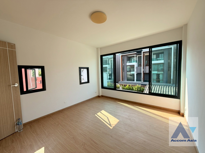 10  3 br House for rent and sale in Sukhumvit ,Bangkok BTS Ekkamai AA35409