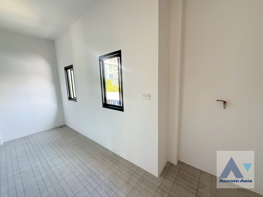 20  3 br House for rent and sale in Sukhumvit ,Bangkok BTS Ekkamai AA35409