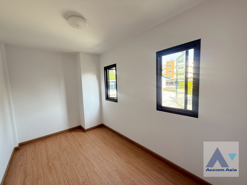 16  3 br House for rent and sale in Sukhumvit ,Bangkok BTS Ekkamai AA35409