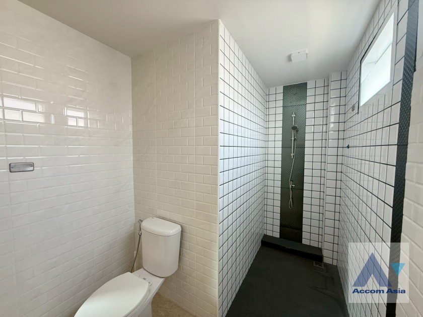 24  3 br House for rent and sale in Sukhumvit ,Bangkok BTS Ekkamai AA35409