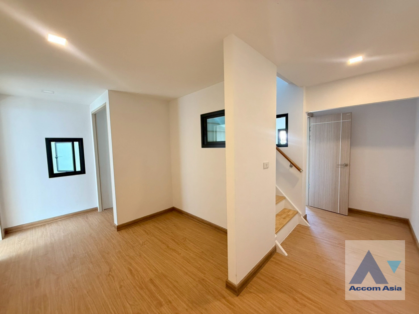 5  3 br House for rent and sale in Sukhumvit ,Bangkok BTS Ekkamai AA35409