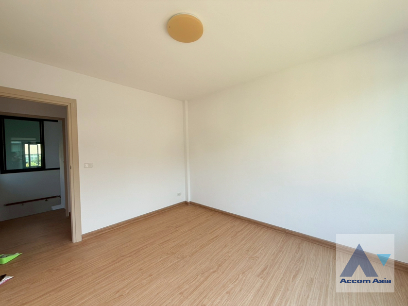 15  3 br House for rent and sale in Sukhumvit ,Bangkok BTS Ekkamai AA35409