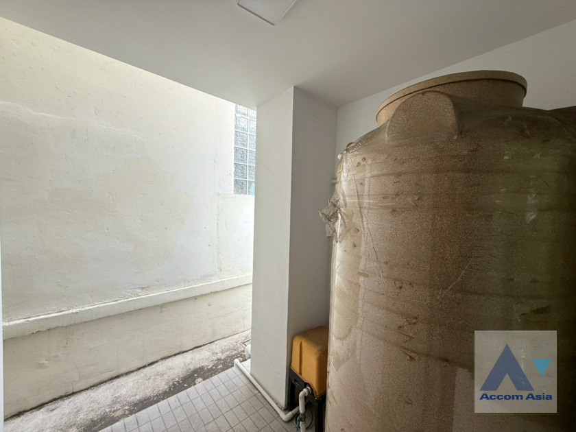 26  3 br House for rent and sale in Sukhumvit ,Bangkok BTS Ekkamai AA35409