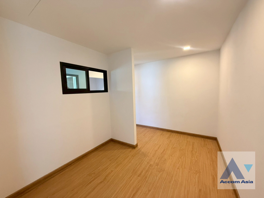18  3 br House for rent and sale in Sukhumvit ,Bangkok BTS Ekkamai AA35409