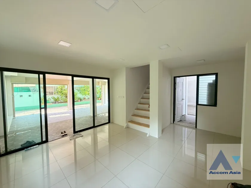  1  3 br House for rent and sale in Sukhumvit ,Bangkok BTS Ekkamai AA35409