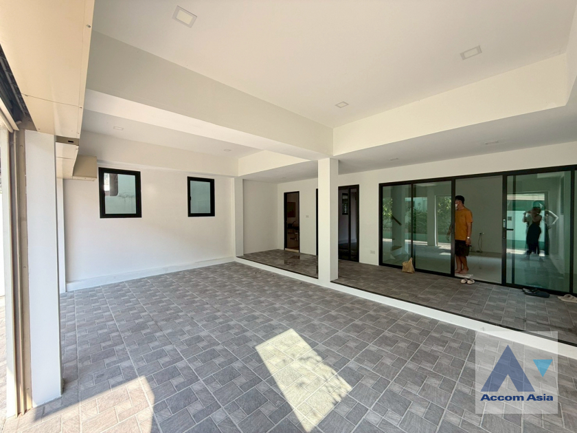 28  3 br House for rent and sale in Sukhumvit ,Bangkok BTS Ekkamai AA35409