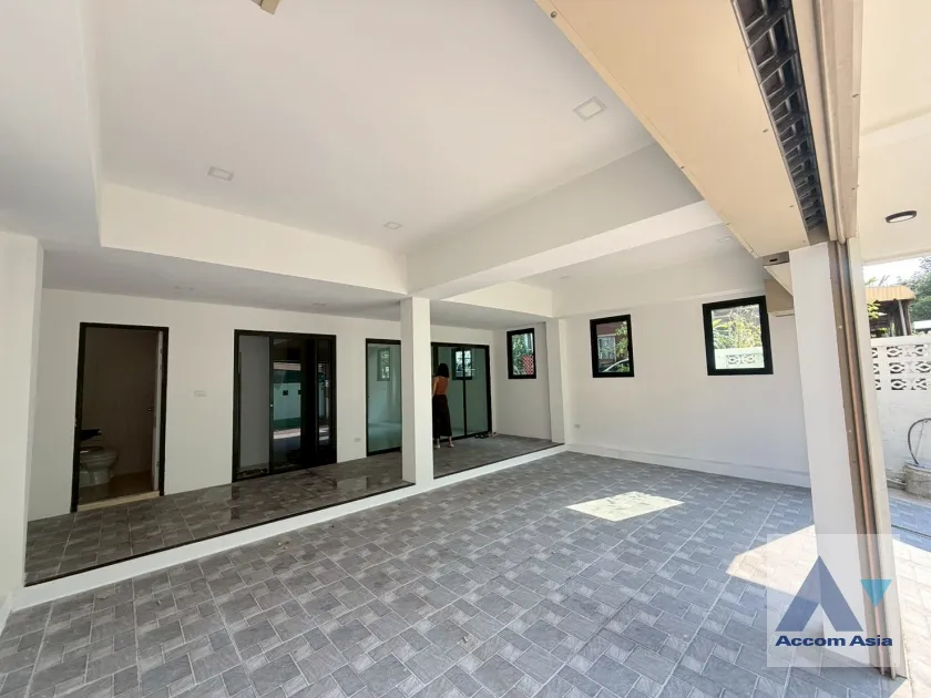 unitHome Office |  3 Bedrooms  House For Rent & Sale in Sukhumvit, Bangkok  near BTS Ekkamai (AA35409)