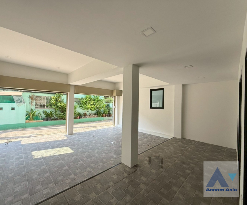 27  3 br House for rent and sale in Sukhumvit ,Bangkok BTS Ekkamai AA35409