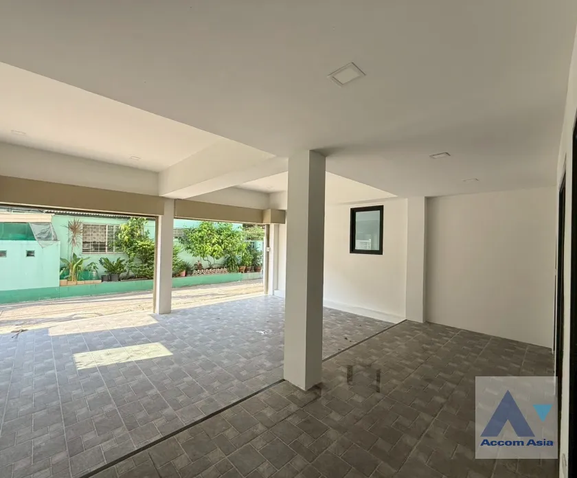 27  3 br House for rent and sale in Sukhumvit ,Bangkok BTS Ekkamai AA35409