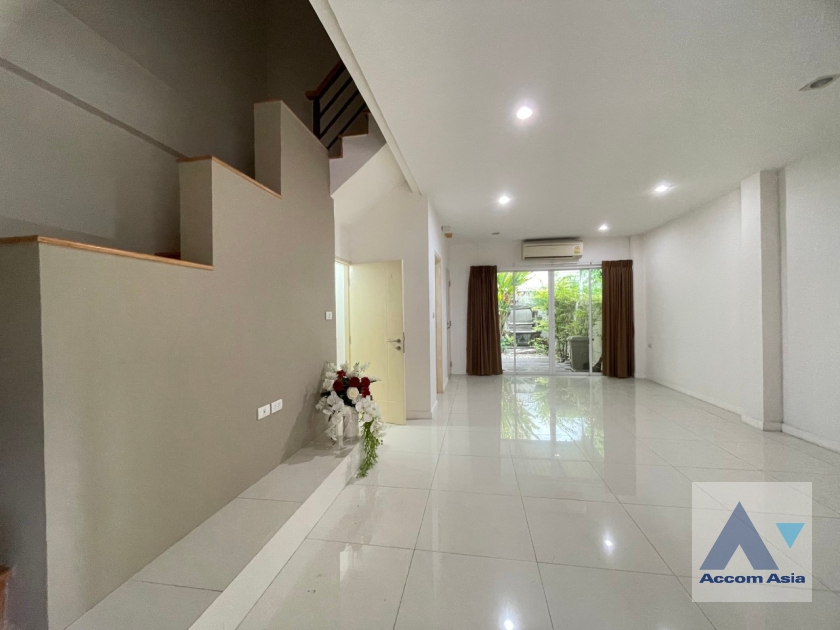 6  4 br House For Rent in Phaholyothin ,Bangkok MRT Lat Phrao AA35413