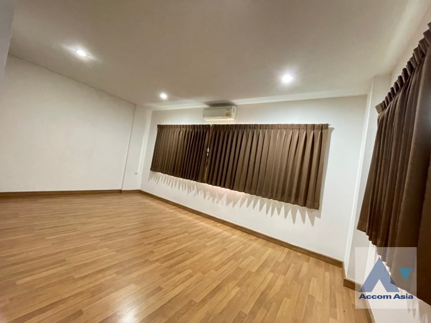  1  4 br House For Rent in Phaholyothin ,Bangkok MRT Lat Phrao AA35413