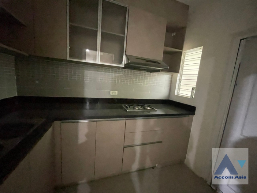 7  4 br House For Rent in Phaholyothin ,Bangkok MRT Lat Phrao AA35413
