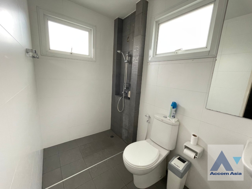 9  4 br House For Rent in Phaholyothin ,Bangkok MRT Lat Phrao AA35413