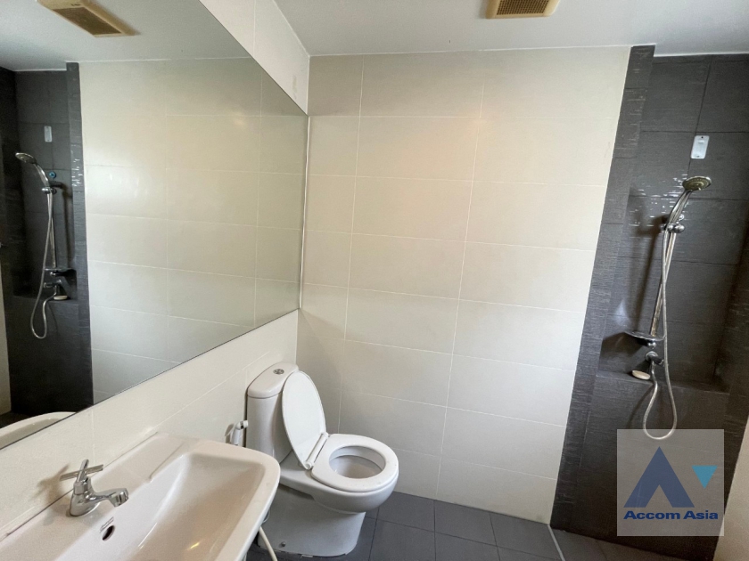 10  4 br House For Rent in Phaholyothin ,Bangkok MRT Lat Phrao AA35413