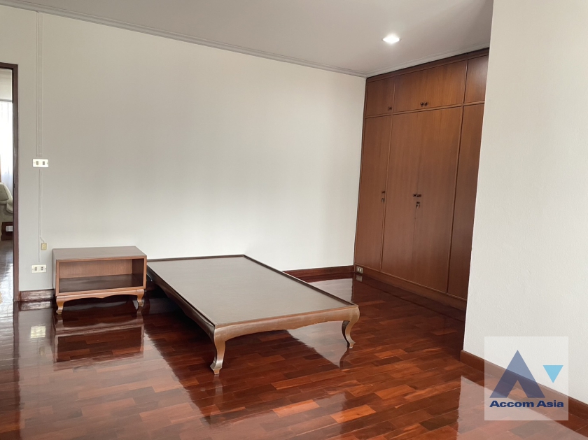  1  4 br Apartment For Rent in Phaholyothin ,Bangkok BTS Saphan-Kwai at Heart of Phaya Thai AA35431