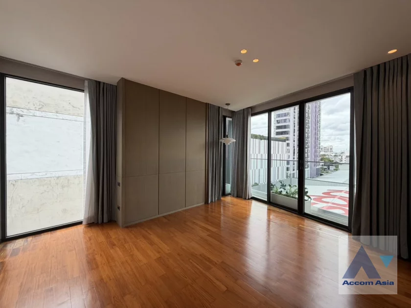 unitPet friendly |  3 Bedrooms  Condominium For Sale in Sukhumvit, Bangkok  near BTS Thong Lo (AA35455)