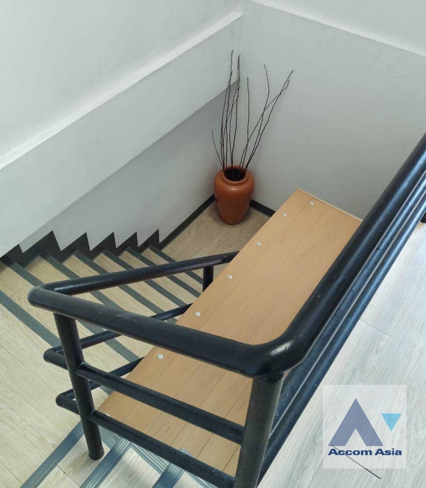  1  5 br Building For Sale in Pattanakarn ,Bangkok  AA35498