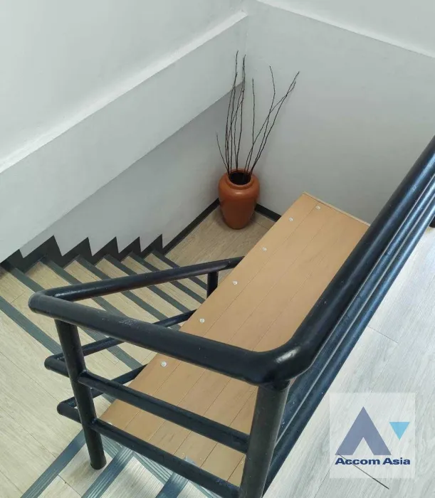  1  5 br Building For Sale in Pattanakarn ,Bangkok  AA35498