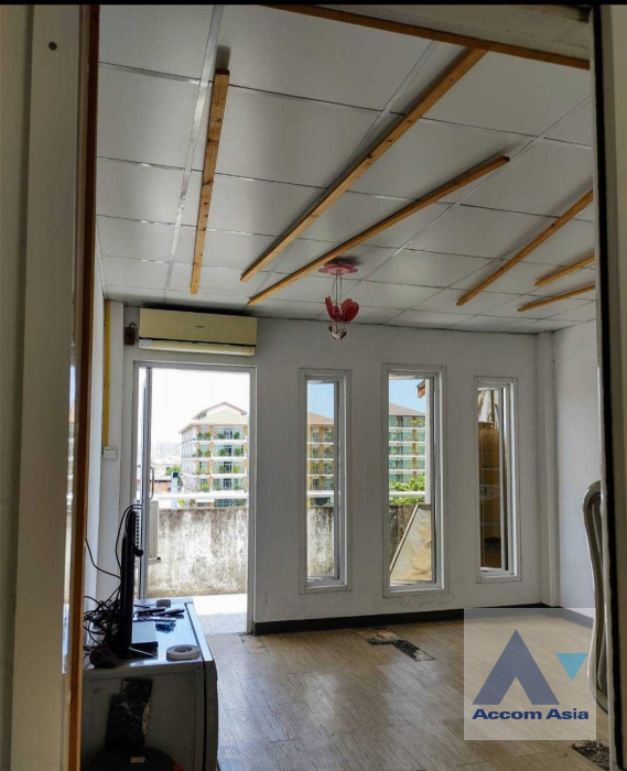 7  5 br Building For Sale in Pattanakarn ,Bangkok  AA35498