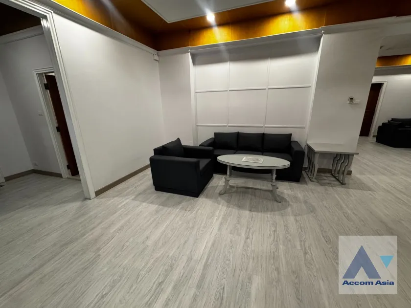 unitContemporary apartment with soft tones in Sukhumvit (AA35504)
