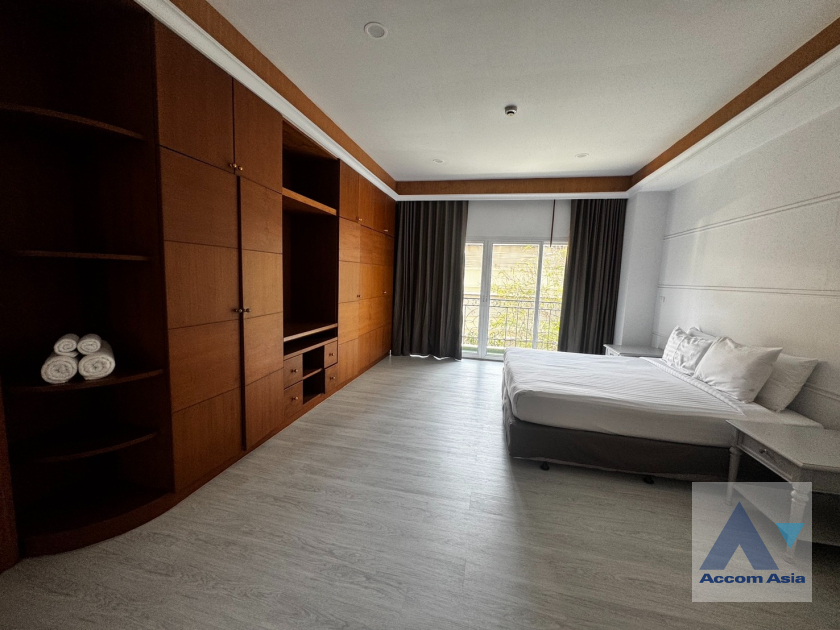 5  3 br Apartment For Rent in Sukhumvit ,Bangkok BTS Nana at Comfortable and Fully Furnished Apartment near BTS AA35504