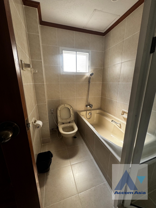 10  3 br Apartment For Rent in Sukhumvit ,Bangkok BTS Nana at Comfortable and Fully Furnished Apartment near BTS AA35504