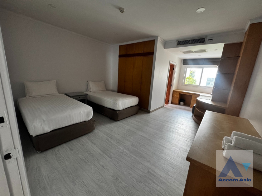 8  3 br Apartment For Rent in Sukhumvit ,Bangkok BTS Nana at Comfortable and Fully Furnished Apartment near BTS AA35504