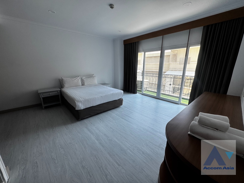 9  3 br Apartment For Rent in Sukhumvit ,Bangkok BTS Nana at Comfortable and Fully Furnished Apartment near BTS AA35504