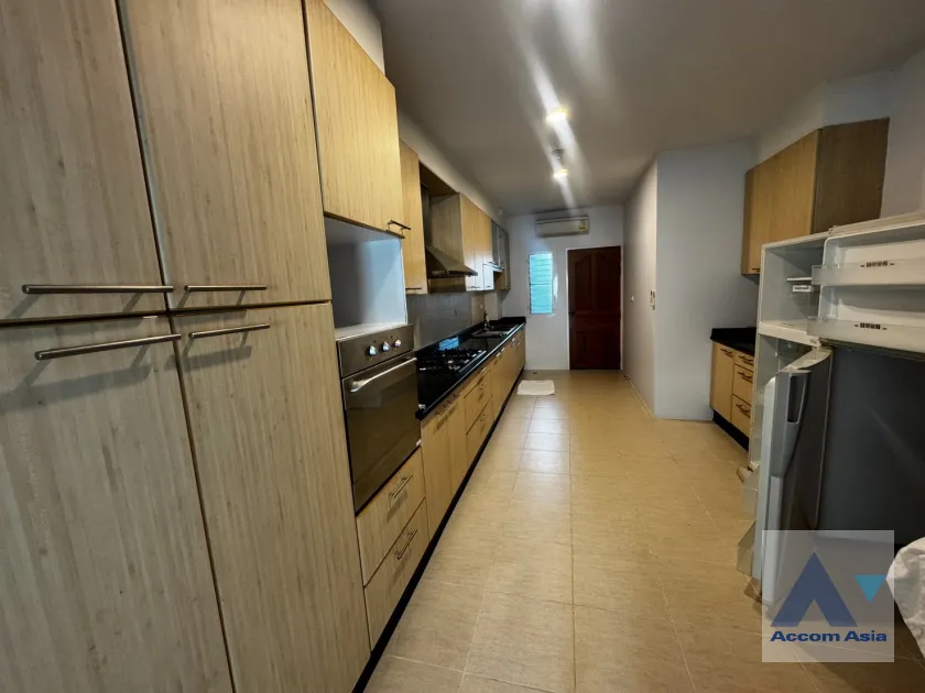 unitContemporary apartment with soft tones in Sukhumvit (AA35504)