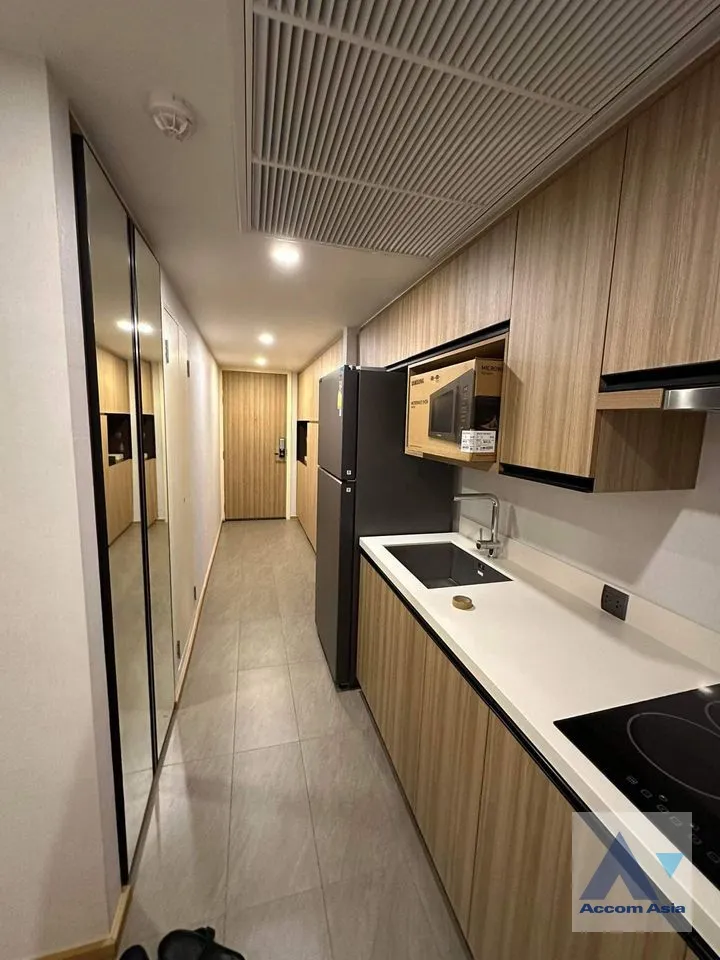 unitFully Furnished, Corner Unit | Na Vara Residence