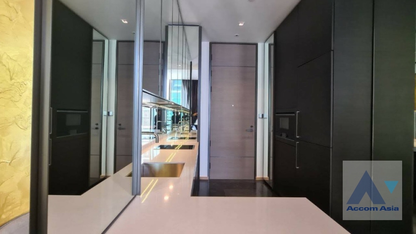 9  1 br Condominium For Rent in Ploenchit ,Bangkok BTS Chitlom at 28 Chidlom AA35577