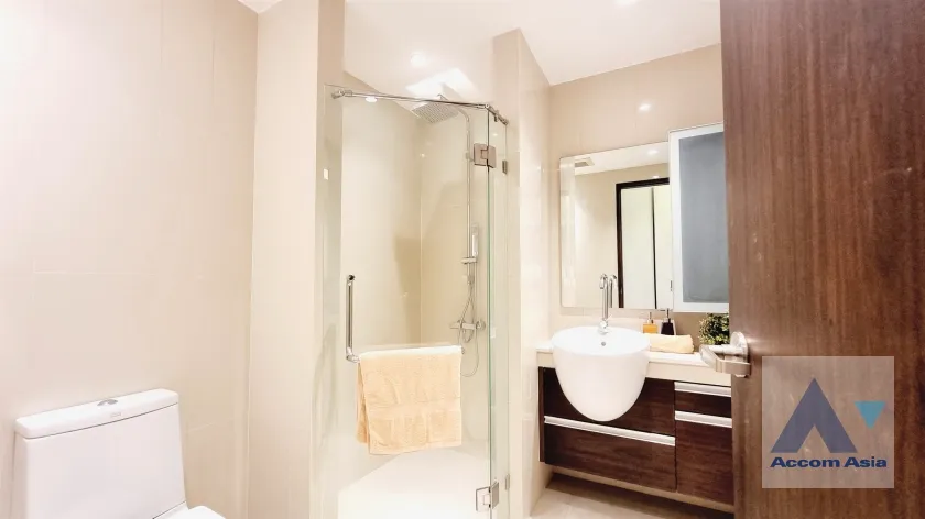 8  2 br Condominium For Sale in Sukhumvit ,Bangkok BTS Phra khanong at Sky Walk Condominium AA35587