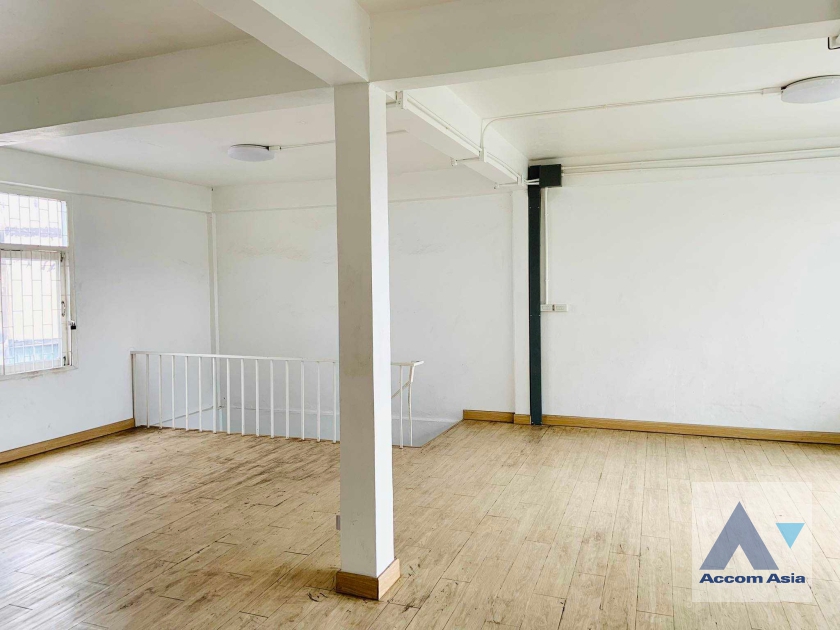 9  Building For Sale in Sukhumvit ,Bangkok BTS Thong Lo AA35609