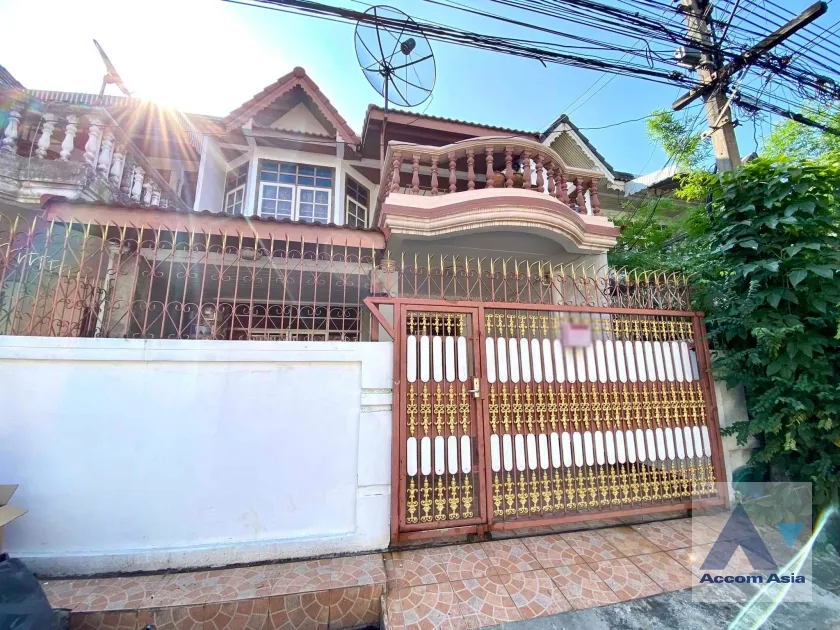 unit 4 Bedrooms  Townhouse For Sale in Sukhumvit, Bangkok  near BTS On Nut (AA35630)
