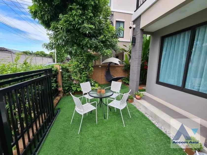 unit 4 Bedrooms  House For Sale in Pattanakarn, Bangkok  (AA35685)