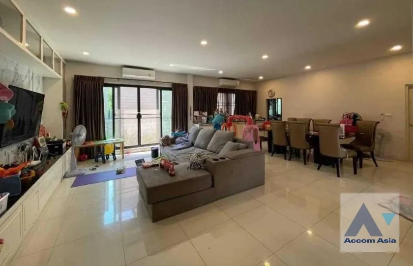 unit 5 Bedrooms  House For Sale in Samutprakan, Samutprakan  near BTS Bang Na (AA35703)