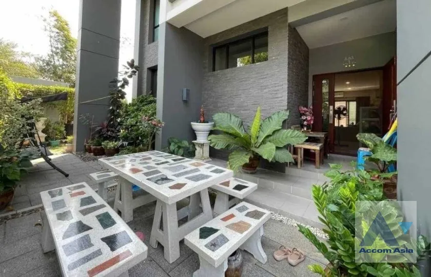 unit 5 Bedrooms  House For Sale in Samutprakan, Samutprakan  near BTS Bang Na (AA35703)