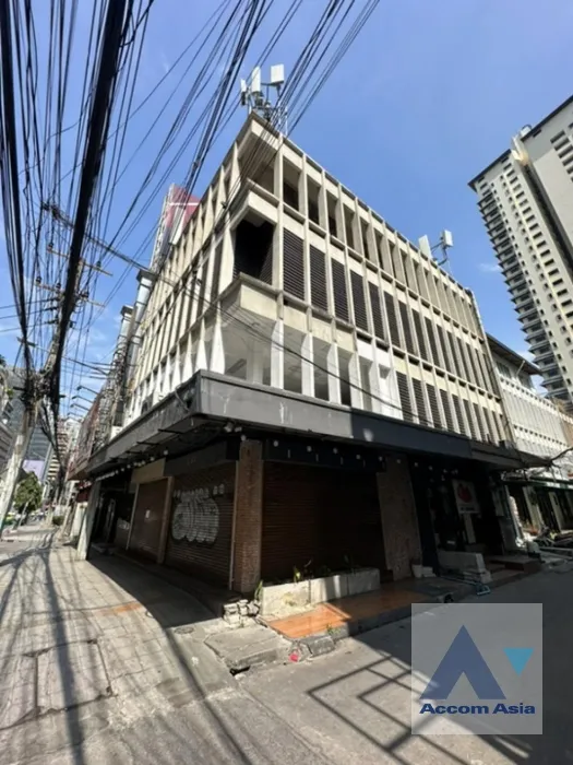 unit 2 Bedrooms  Shophouse For Rent in Sukhumvit, Bangkok  near BTS Asok (AA35723)
