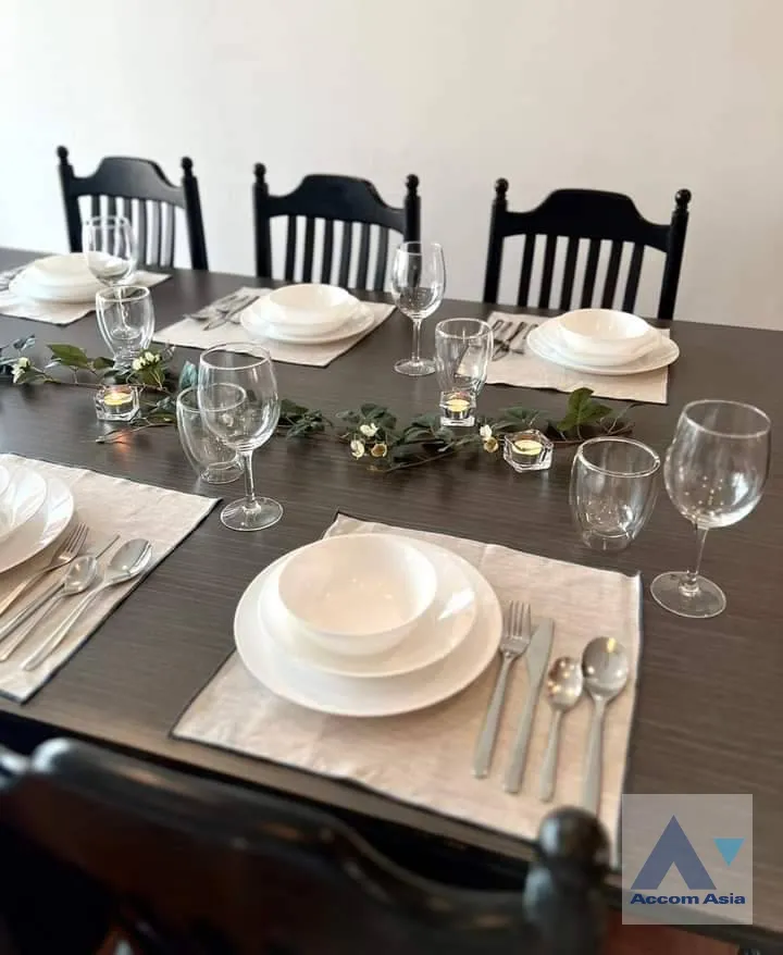 unit 3 Bedrooms  Apartment For Rent & Sale in Sukhumvit, Bangkok  near MRT Phetchaburi - BTS Phrom Phong (AA35737)
