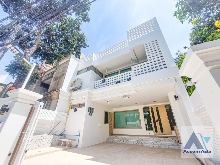  2  4 br House for rent and sale in Sukhumvit ,Bangkok BTS Thong Lo AA35744