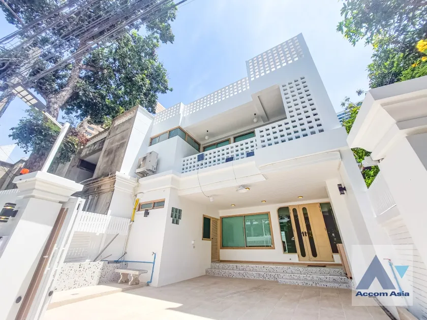  2  4 br House for rent and sale in Sukhumvit ,Bangkok BTS Thong Lo AA35744