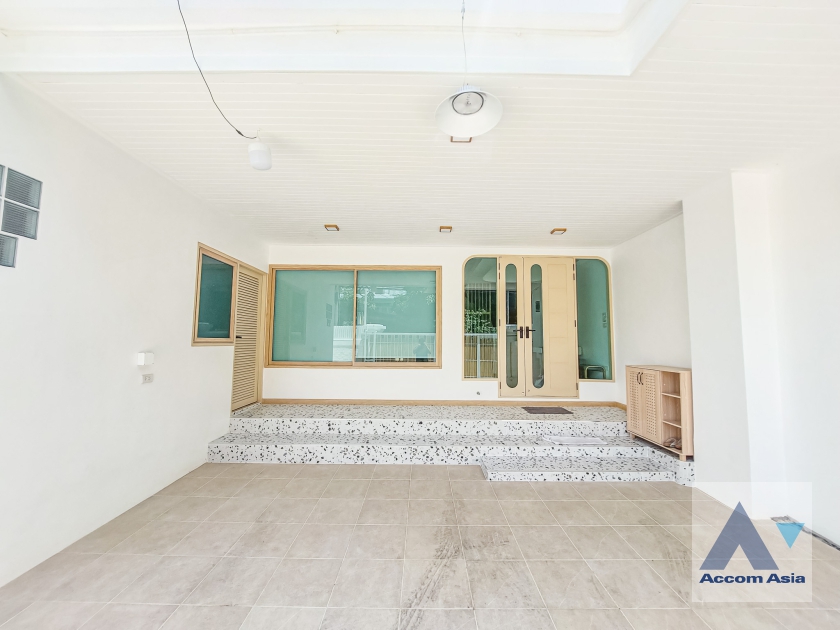  1  4 br House for rent and sale in Sukhumvit ,Bangkok BTS Thong Lo AA35744