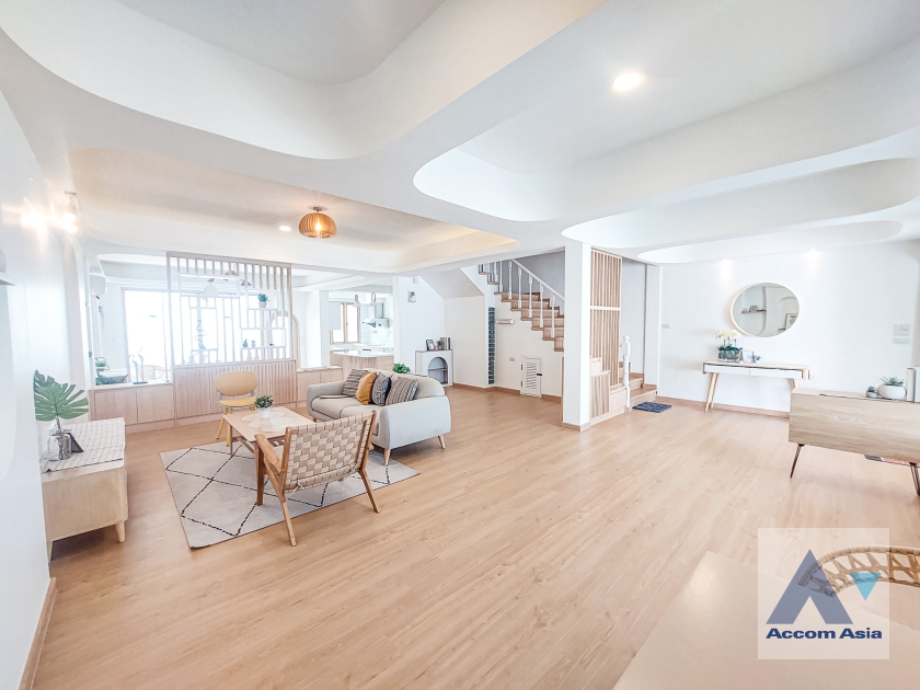 5  4 br House for rent and sale in Sukhumvit ,Bangkok BTS Thong Lo AA35744