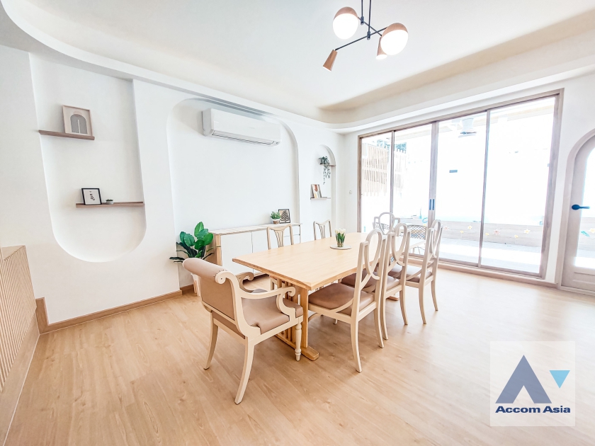 12  4 br House for rent and sale in Sukhumvit ,Bangkok BTS Thong Lo AA35744