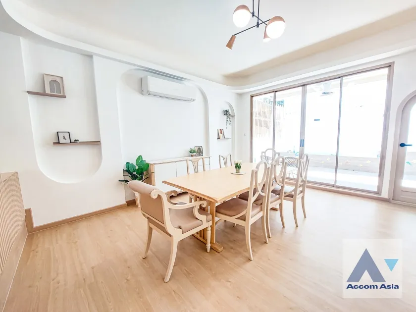 12  4 br House for rent and sale in Sukhumvit ,Bangkok BTS Thong Lo AA35744