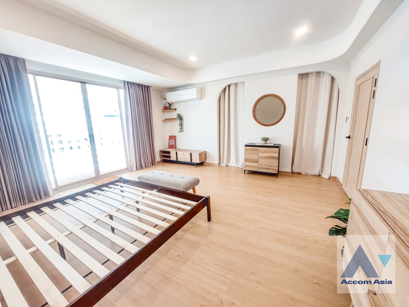 22  4 br House for rent and sale in Sukhumvit ,Bangkok BTS Thong Lo AA35744