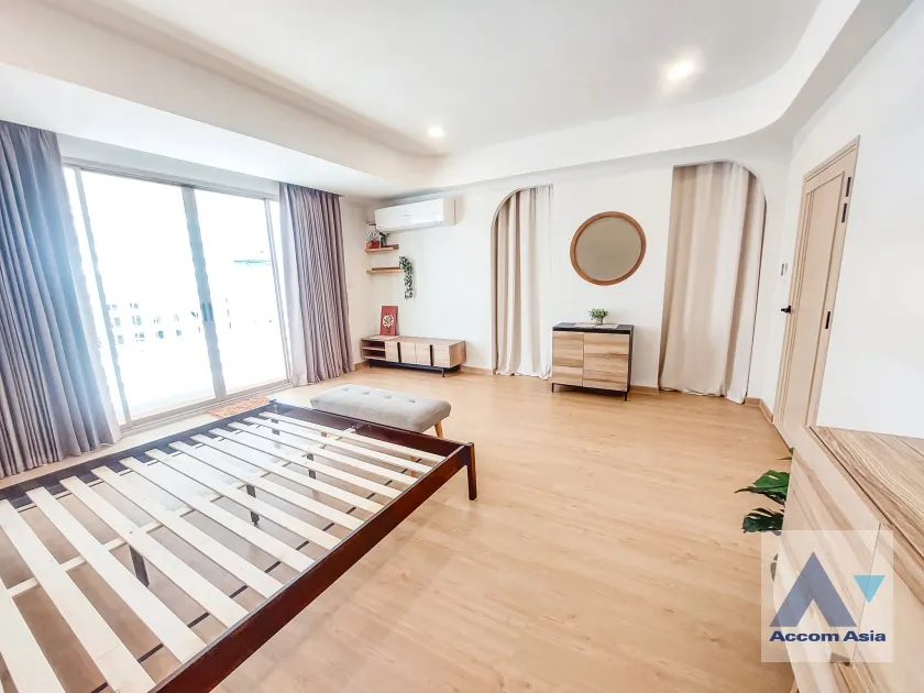 22  4 br House for rent and sale in Sukhumvit ,Bangkok BTS Thong Lo AA35744