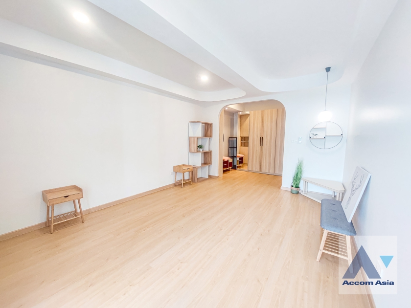 28  4 br House for rent and sale in Sukhumvit ,Bangkok BTS Thong Lo AA35744