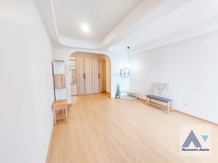 30  4 br House for rent and sale in Sukhumvit ,Bangkok BTS Thong Lo AA35744